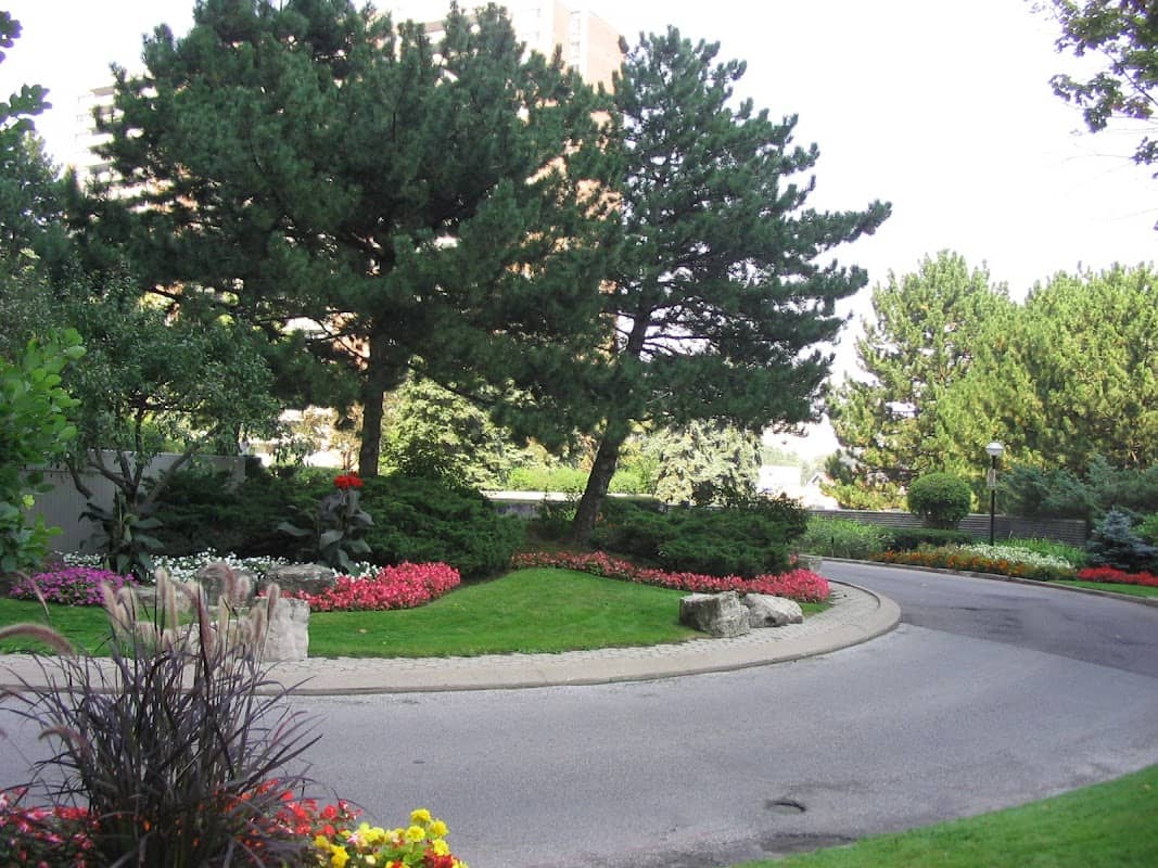 INL Group Commercial Landscape Maintenance and Snow Removal