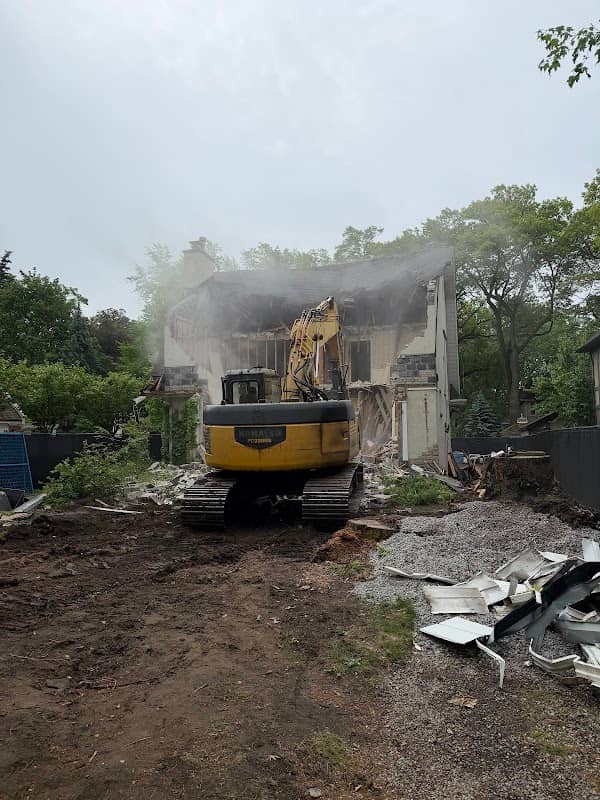 MAMMOTH DEMOLITION TORONTO photo 2